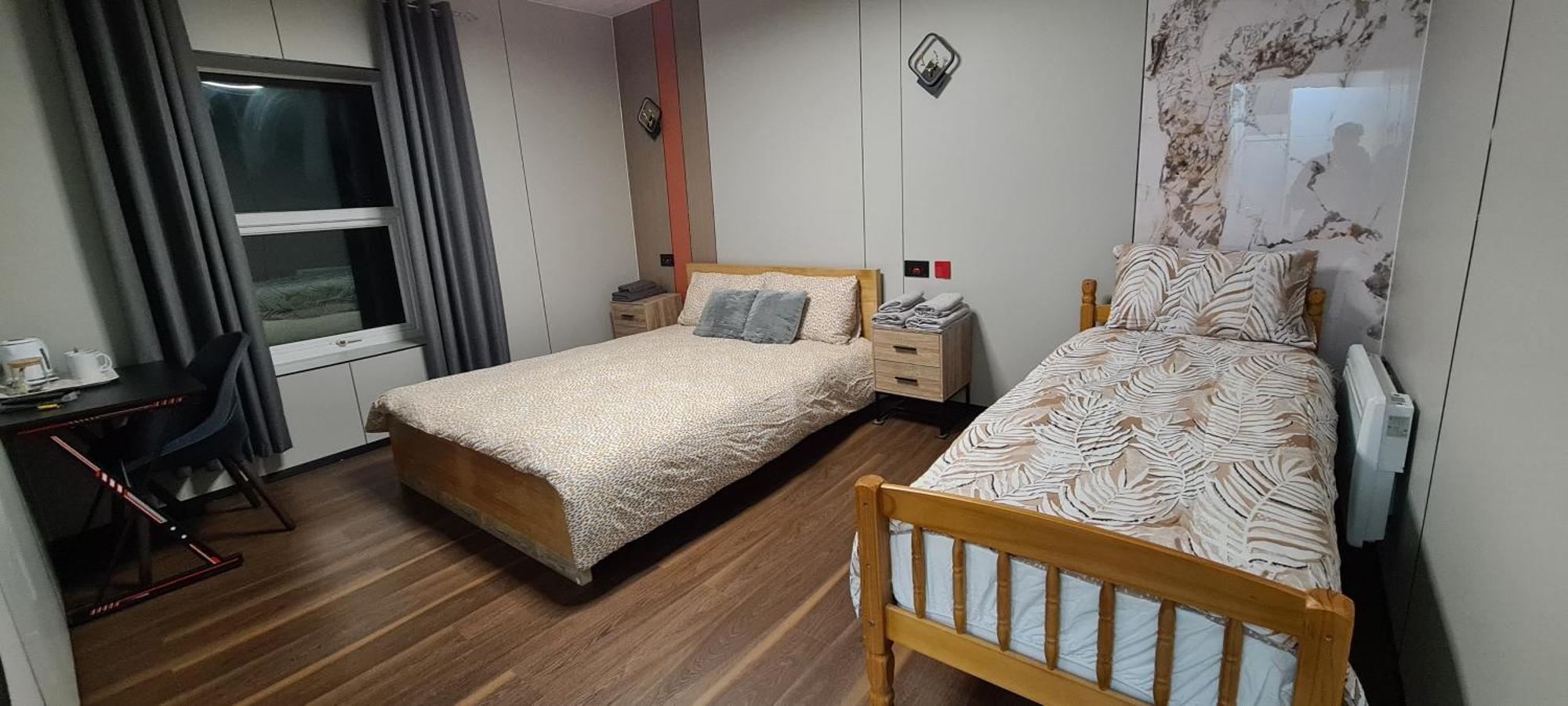 Welsh Holiday Accommodation - Modern Living Pembroke Dock Eksteriør bilde