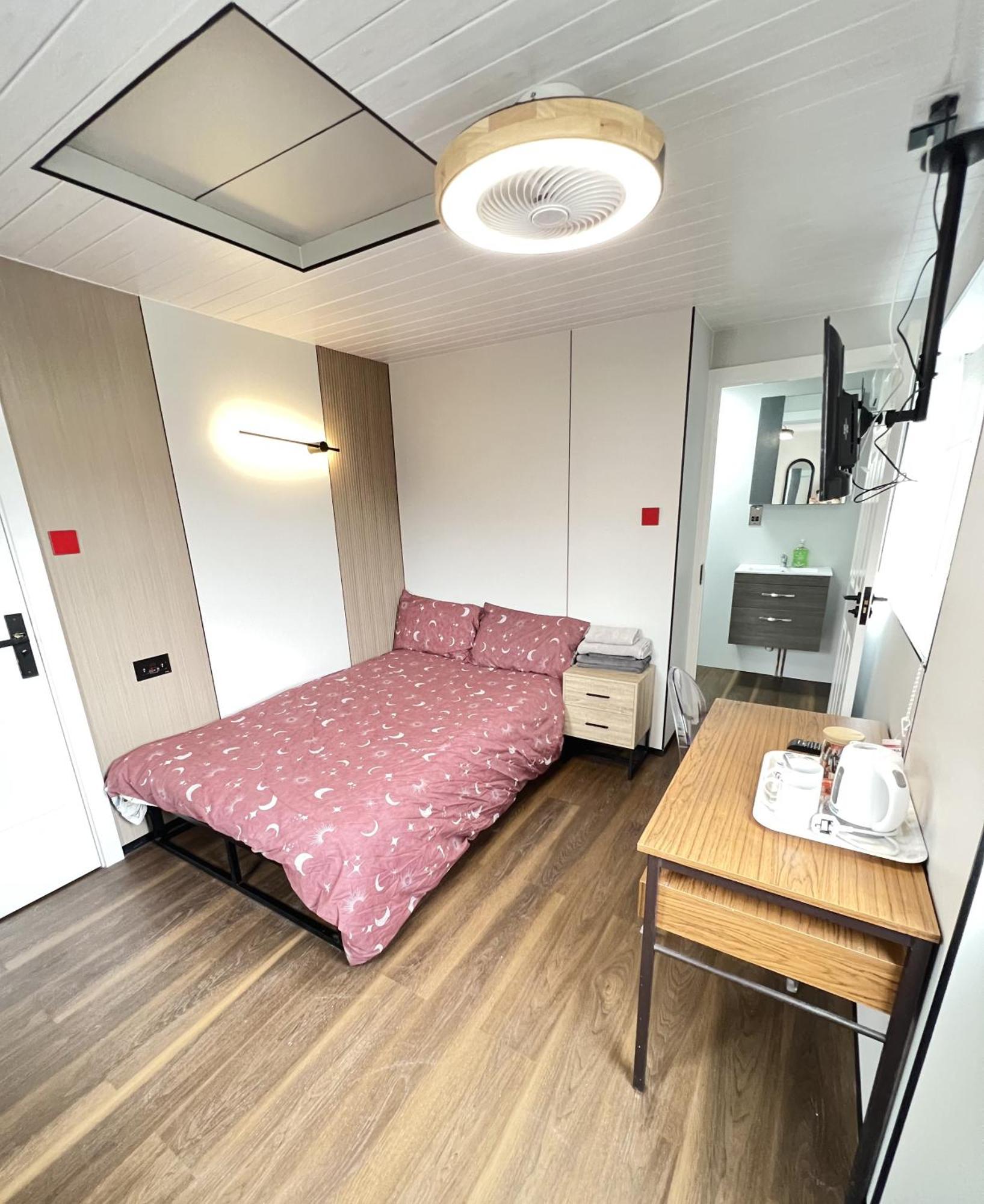 Welsh Holiday Accommodation - Modern Living Pembroke Dock Eksteriør bilde